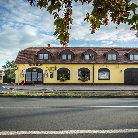 Penzion Zlate Slunce Chocenice Kültér fotó