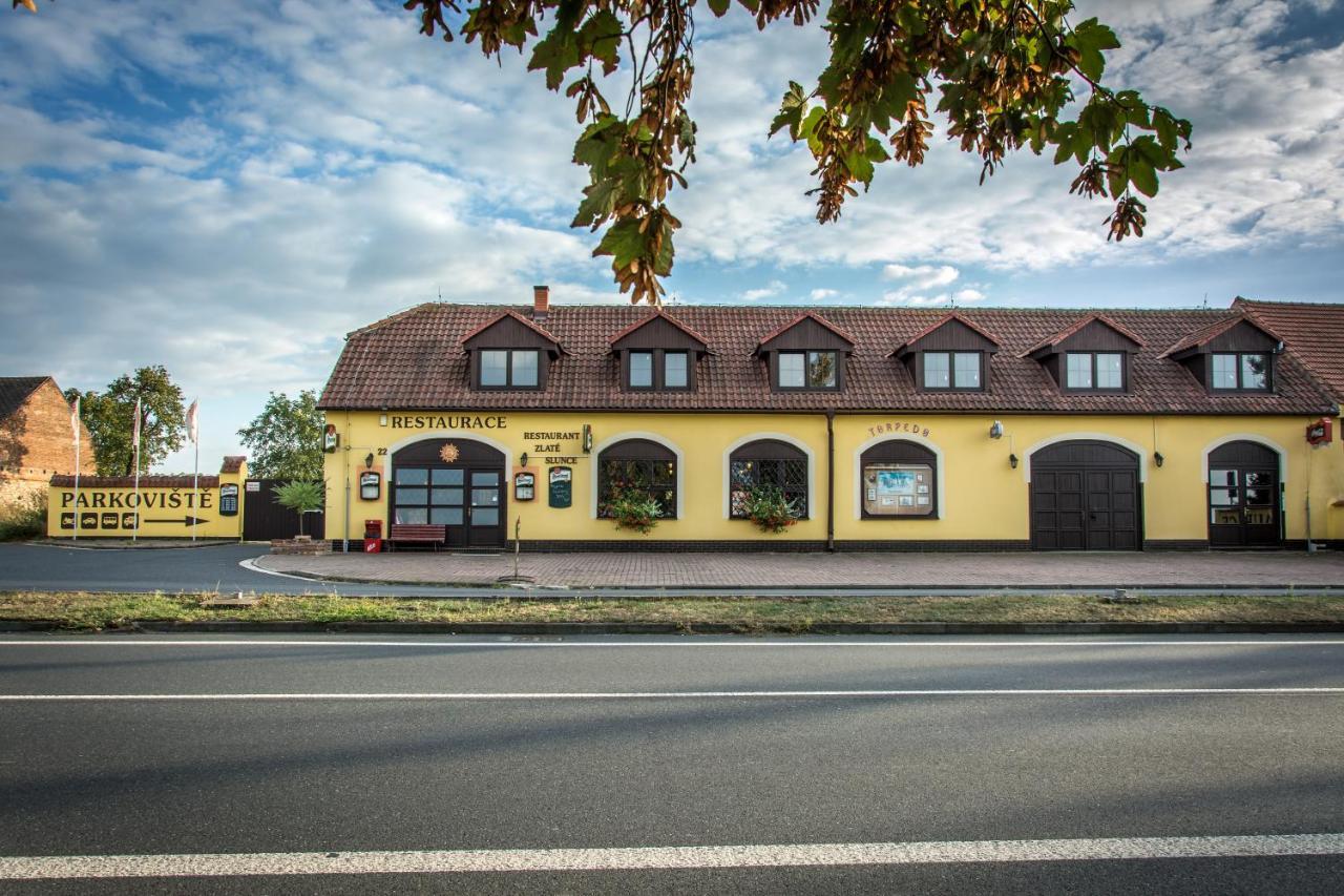 Penzion Zlate Slunce Chocenice Kültér fotó